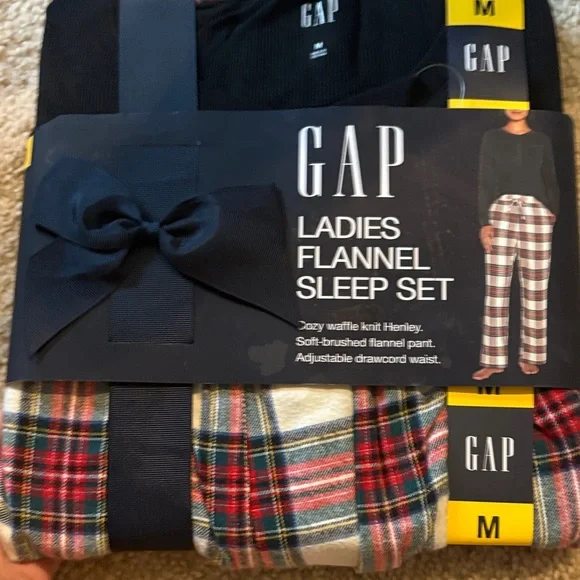 GAP Plaid Flannel Sleep Set - Picture 1 of 3